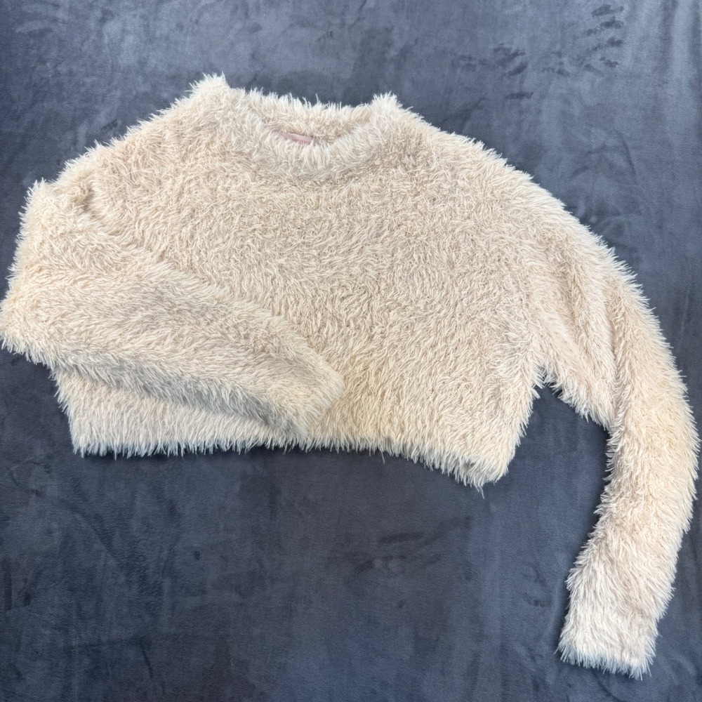 Urban Outfitters XS ivory white furry fuzzy sweater cropped long sleeve boxy UO